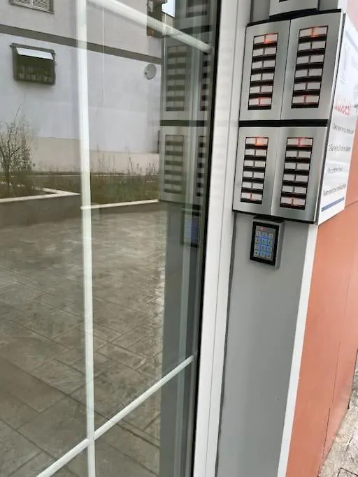 Luxury Apartment Next To Us Embassy Tirana